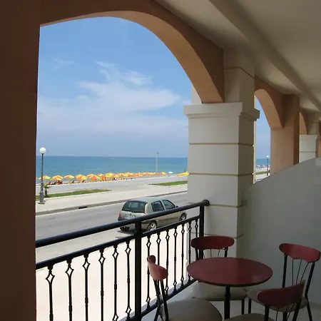 Blue Sky Aparthotel 3*